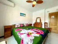 Villa in Roquetas with Garden and Private Pool