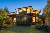 Cedar Cottages Blackmans Bay Hotels in Grove