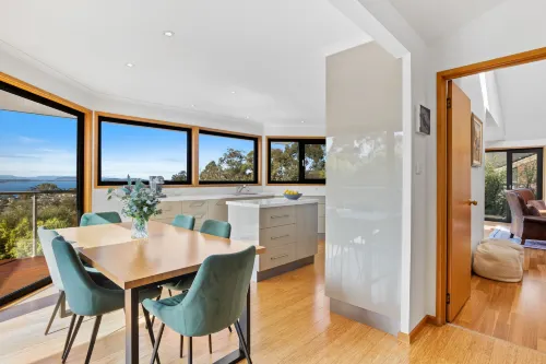 Cedar Cottages Blackmans Bay - pet friendly