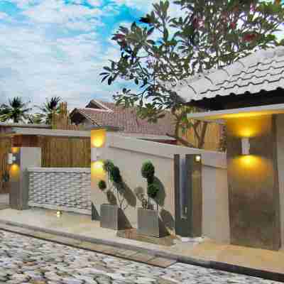 The White Key Luxury Villas Hotel Exterior