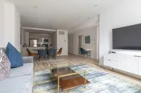 Stylish 3Br Retreat w Private Deck Near NYC