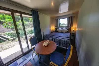 Maui Creek Bure's Tiny Home by the Creek! Hotels in Warwick