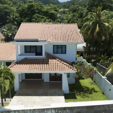 Beach View Villa - Beauvallon Villas