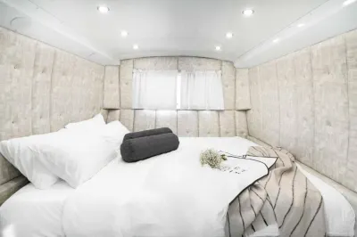 The Daydream Bus Hideaway by Sea N' Rent Hôtels à : Gesher HaZiw