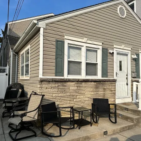 Beautifully Renovated 1st Floor Condo - Walk to Beach - Sleeps up to 8