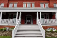 Historic Red Rooster Inn