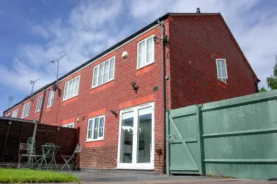 New Build Dickins Heath Hotels near Bridge 20, North Stratford Canal