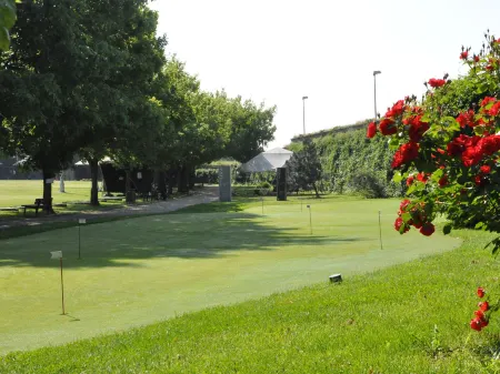 Golf Hotel Отели рядом с достопримечательностью «City of Lainate»