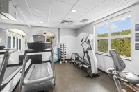Holiday Inn & Suites SURREY EAST - CLOVERDALE by IHG - Gym