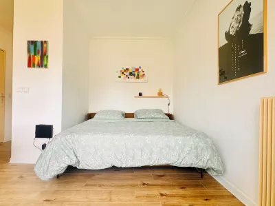 舒適的逃逸(Le Cosy Escape) Le Mur des Amoureux de Peynet附近的飯店