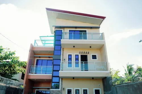Rb's Three Storey House - 2 stjerner