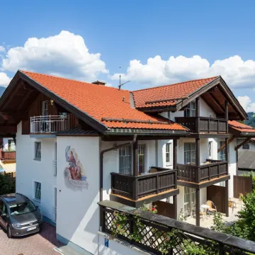 Hotel Rheinischer Hof Hotels near Wank Mountain
