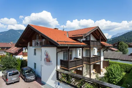 Hotel Rheinischer Hof Отели в г. Гармиш-Партенкирхен