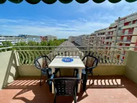 Spacious Apartment Near the Beach -  Apartamentos vacacionales