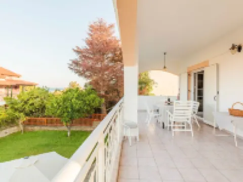 Casa Nebari Seaside Retreats - Fully Equipped, Ideal Spot Hotels in Petalidi