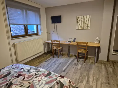 Chambres Thirion Hotel dekat Cigoland - Parc des Cigognes et Attractions
