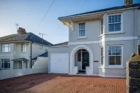 Little Glen - 3 Bedroom Holiday Home - Tenby