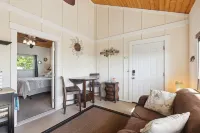 Cozy Sunset Views W/ Lanai - Close to Beach 1 Bedroom Home by Redawning