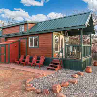 NEW Moondance Majestic Mini Cabin Cathedral Rock Hotel Exterior