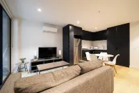 KozyGuru Collingwood 2B Townhouse Hotels in Collingwood