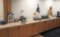 Sugarloaf Mountain Motel - breakfast