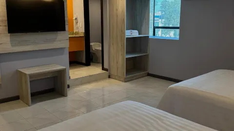 Hangar Inn TJ - Aeropuerto in Tijuana