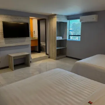 Hangar Inn TJ - Aeropuerto