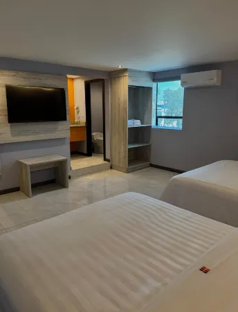 Hangar Inn TJ - Aeropuerto Отели в г. Тихуана