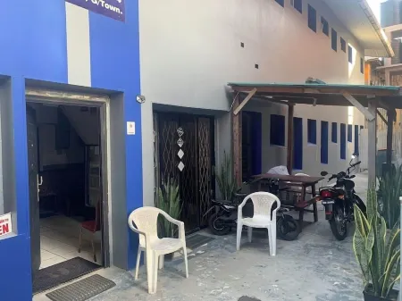 Melbourne Inn Отели в г. Lusignan