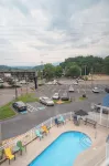 Guest Inn Pigeon Forge - Rooftop Pools