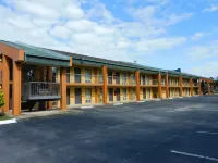 Camilla Inn & Suites