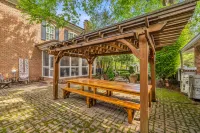 Stunning Antebellum Home with Theater and Garden - Elegant Historic Oasis Hotels in Franklin