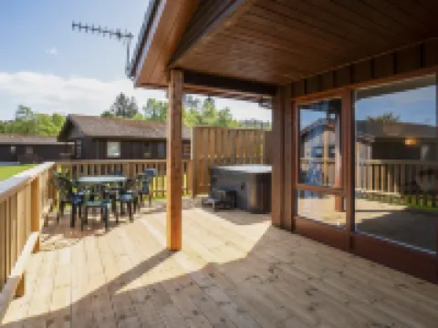 3Bed Lodge - Hot Tub - by Holiday Homes Hotels in Kirn