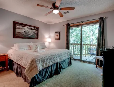 Red Bird Retreat/8DRB, Mt Harbor 2/2 Fully Stocked Next to Pool hosted by LOVR