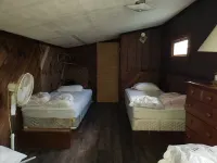 Comfy cabin in the woods with huge party deck