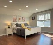 Modern Self check-inLarge Fenced Yard A/C Close to Everything Quiet Neighborhood