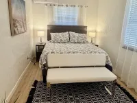 Charming Longboat Key Bungalow Minutes from Beaches, Restaurants, Parks Hotels in Longboat Key