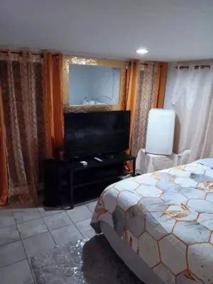 The Stone House! Pvt Entry/Sleeps 4 - by Hofstra Hotels near David S. Mack Sports and Exhibition Complex - Hofstra University