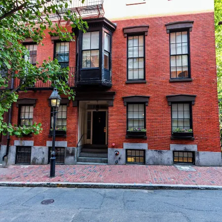 Maverick Suites at 40 Temple St