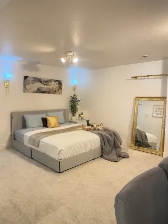 Cozy Studio on the hill in Elko Отели в г. Элко