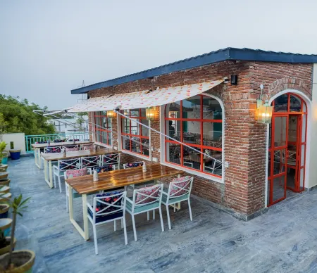 Dá Bungalow - A Vacation Abode Отели в г. Махуа Кхера