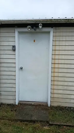 1 Double 1 Sofa Beds Garden Chalet 9C Отели рядом с достопримечательностью «Парадайс Вэлли Спрингс»