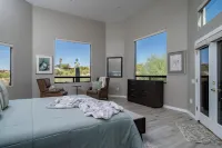 Tranquil and Luxurious Guesthouse near hikes and trails in Tucson with Hot tub