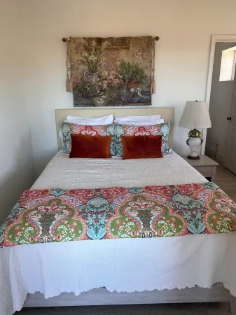 SPARKLING WATERS RETREAT!! BIG Lake Glenville, lake and mtn views!CLOSE TO TOWN