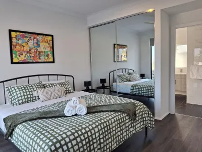 Sunlit Suburban Haven Các khách sạn ở 