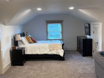 Marvelous apartment in North Tacoma, near UPS Hotels near Chihuly Bridge of Glass