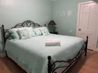 Spacious 5-bedroom house with WiFi and AC in charming Martinsville Hotels near Virginia Museum of Natural History