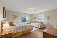 1910 Farmhouse- 4 BRs, Hot Tub, Fire Pits & Breathtaking Views – Perfect for 10 - 4 estrellas