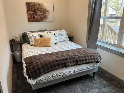 2 Bedroom - Convenient & Comfy Downtown Apartment Hotels near Walnut Grove Mercantile