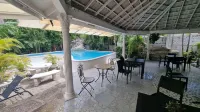 Little Savoy Guest House - С бассейном
